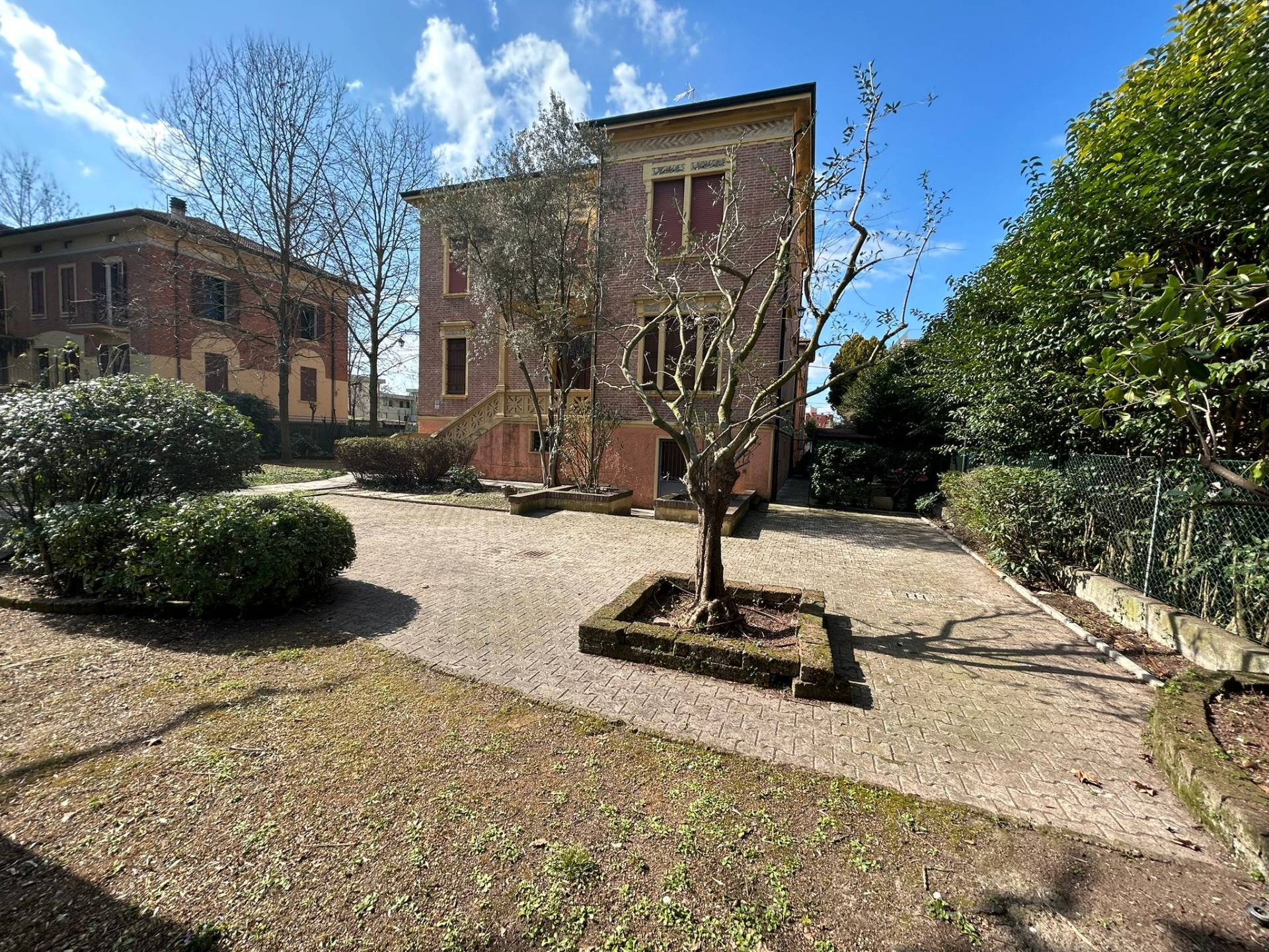 Villa in vendita a Mirandola