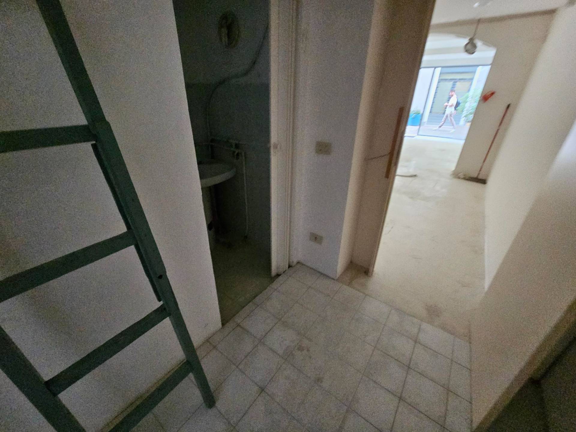 Negozio in vendita a Mirandola