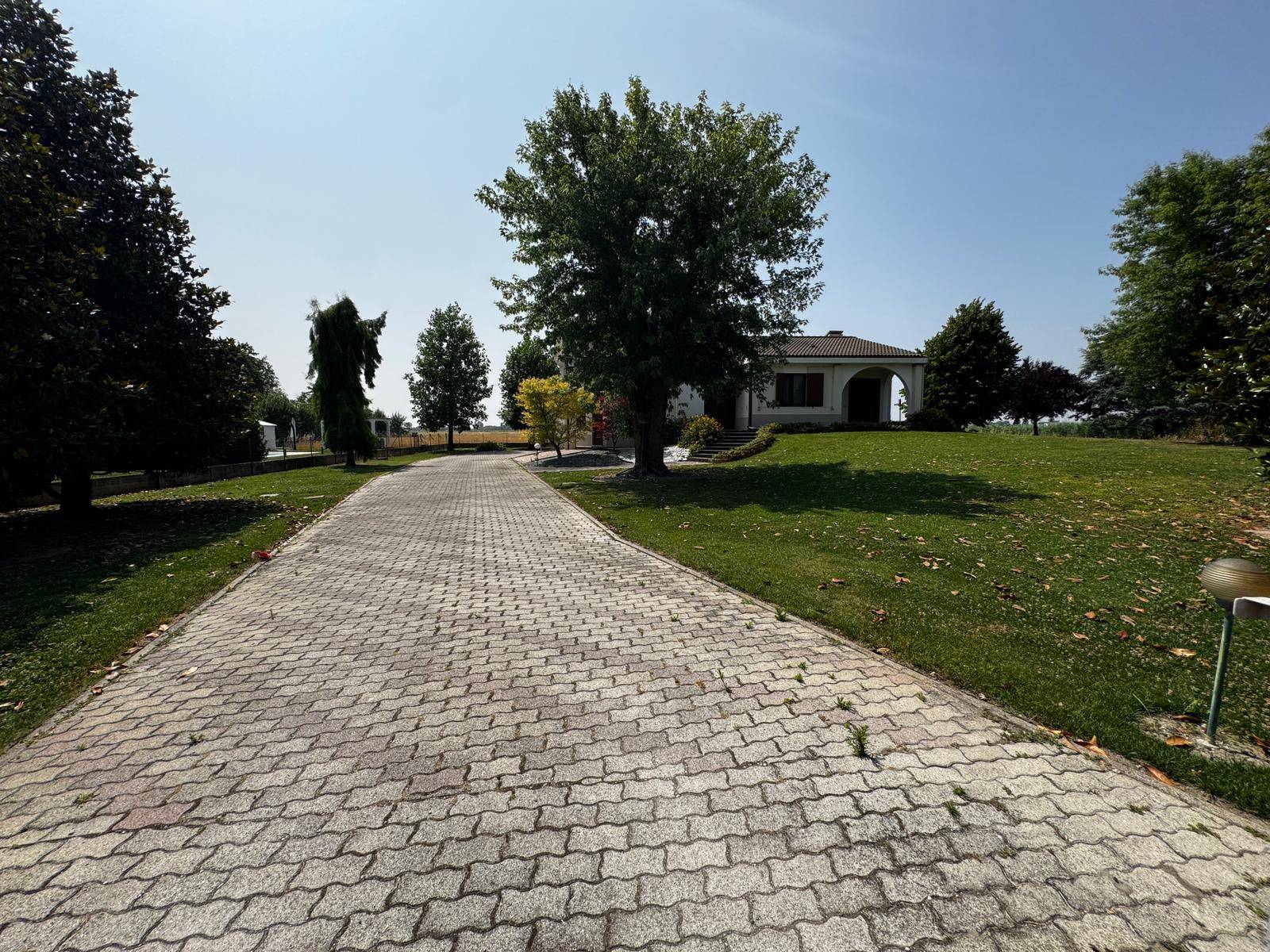 Villa Singola con Piscina in vendita a Poggio Rusco