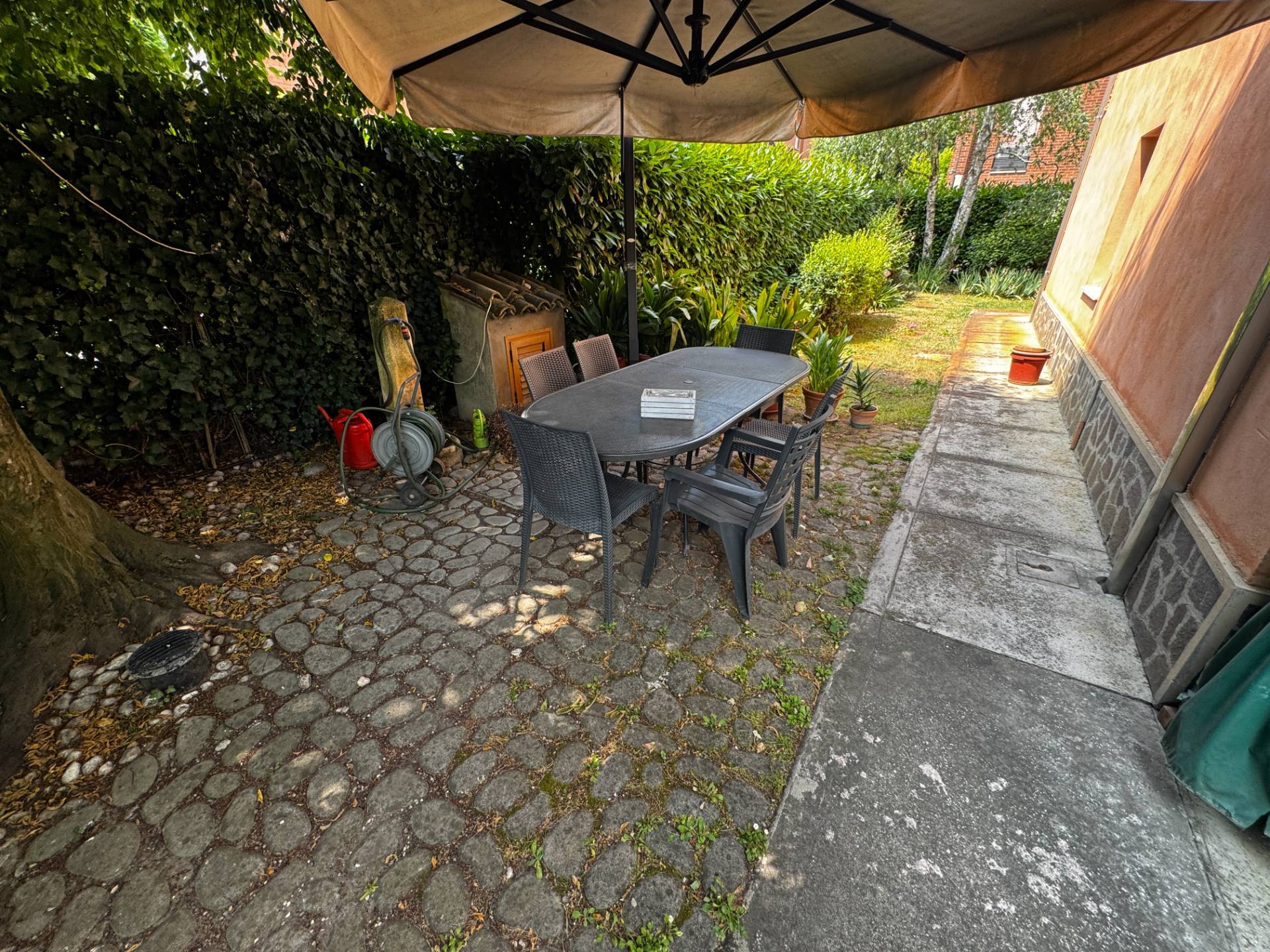 Villa Singola suddivisa in 2 Unit in vendita a Mirandola