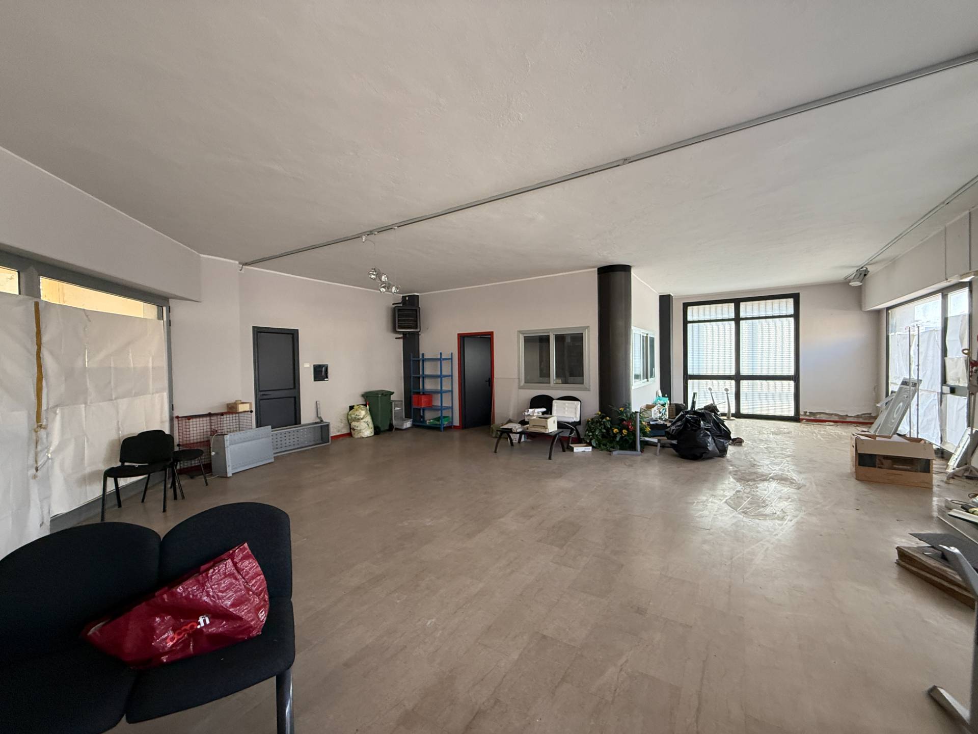 Locale commerciale in vendita a Ostiglia