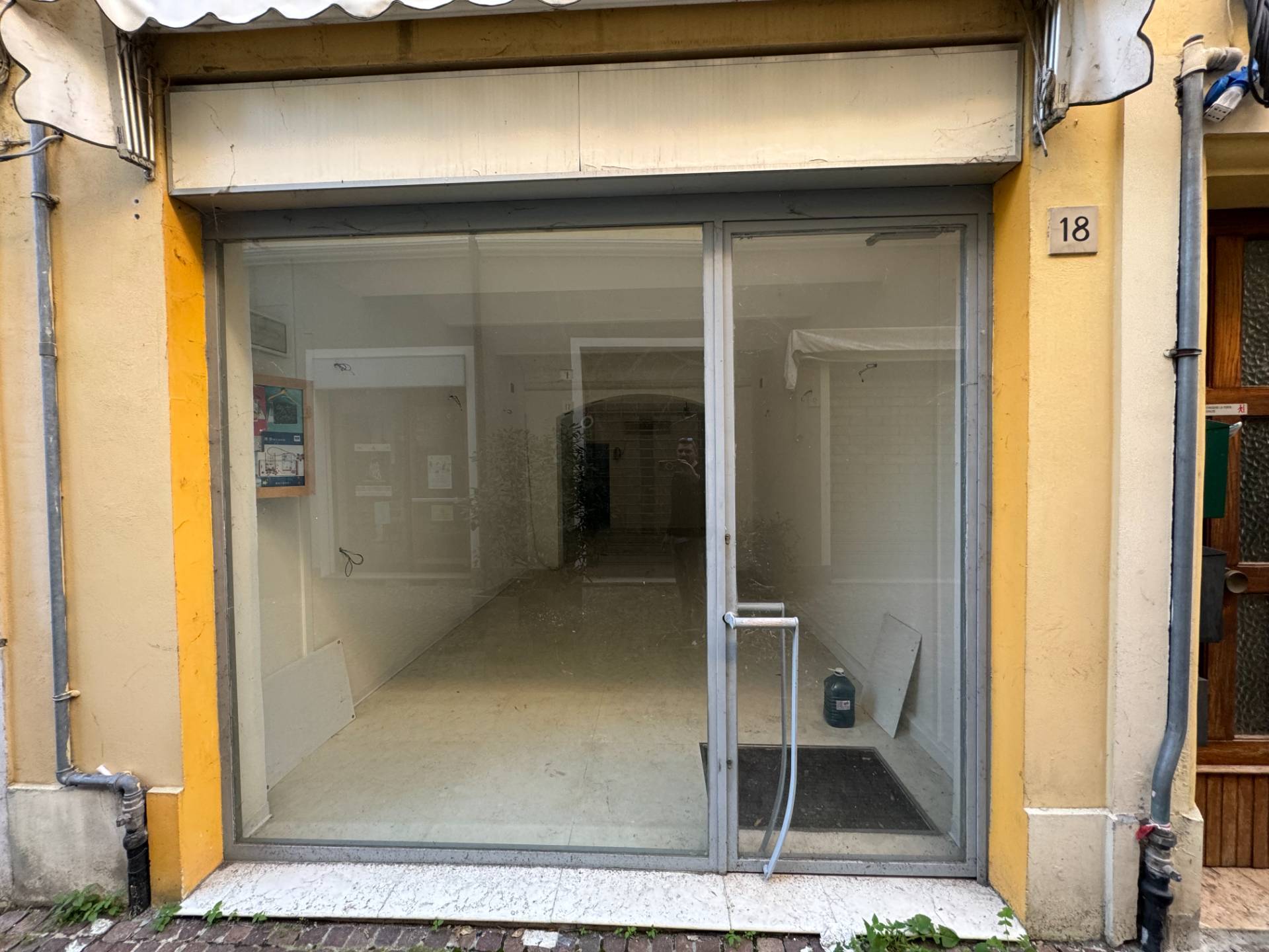 Negozio in vendita a Mirandola