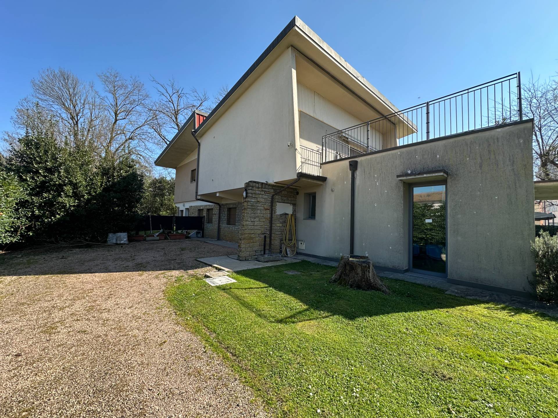 Porzione di Casa con Giardino in vendita a Finale Emilia, Massa Finalese