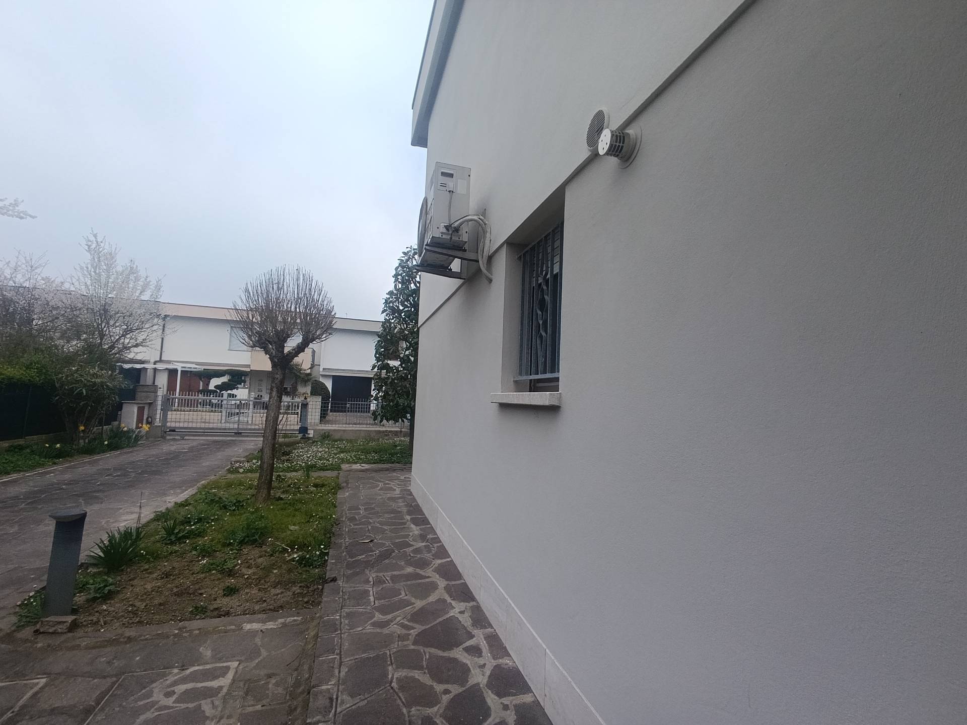 Villa Bifamiliare in affitto a Mirandola, Quarantoli