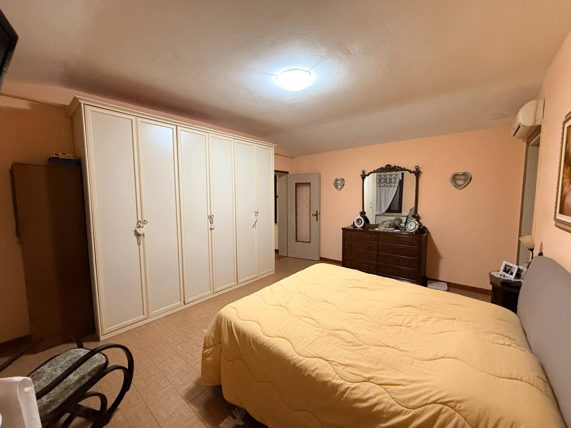 Villa Singola suddivisa in 2 Unit in vendita a Poggio Rusco