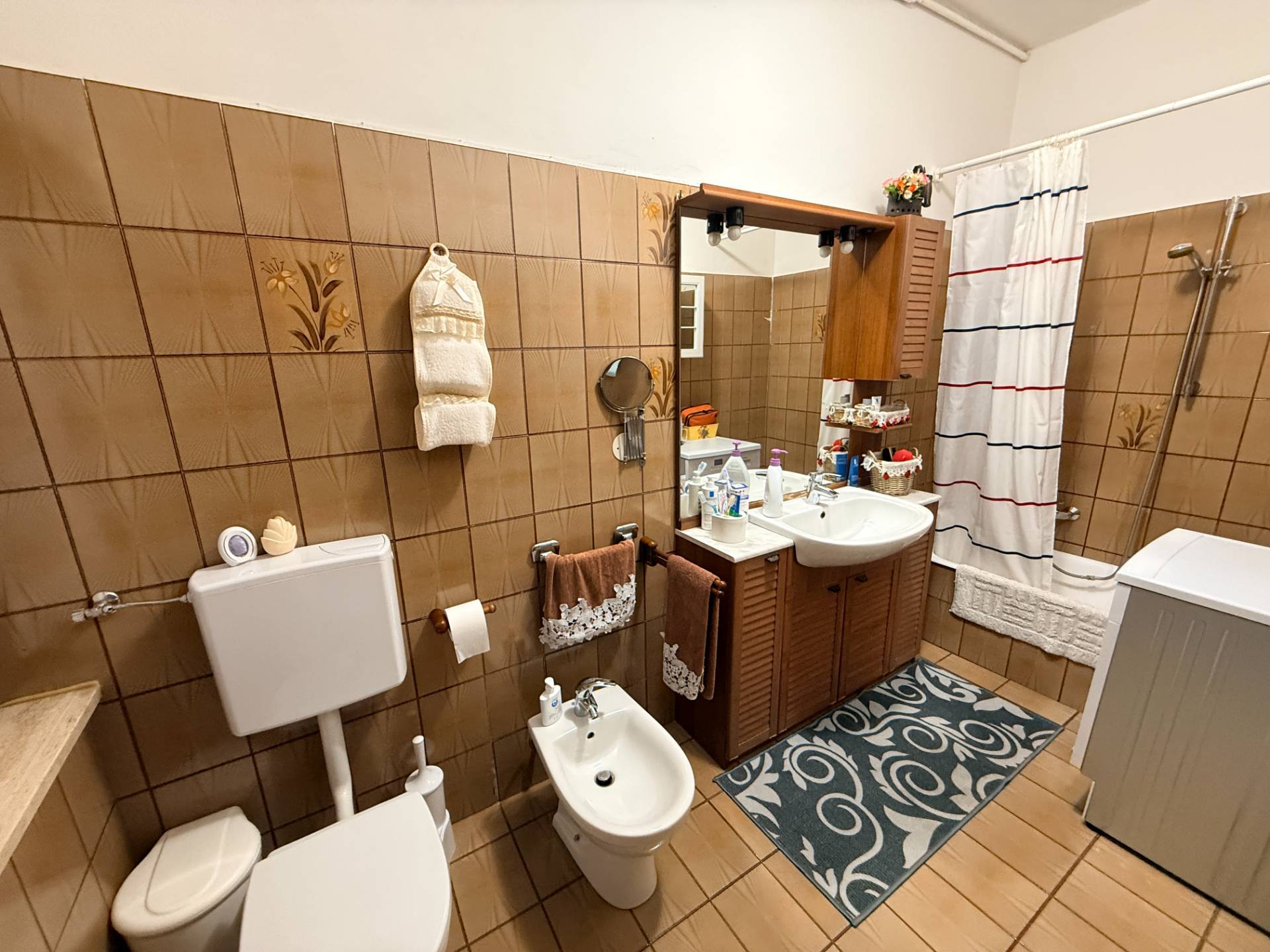 Villa Singola suddivisa in 2 Unit in vendita a Poggio Rusco