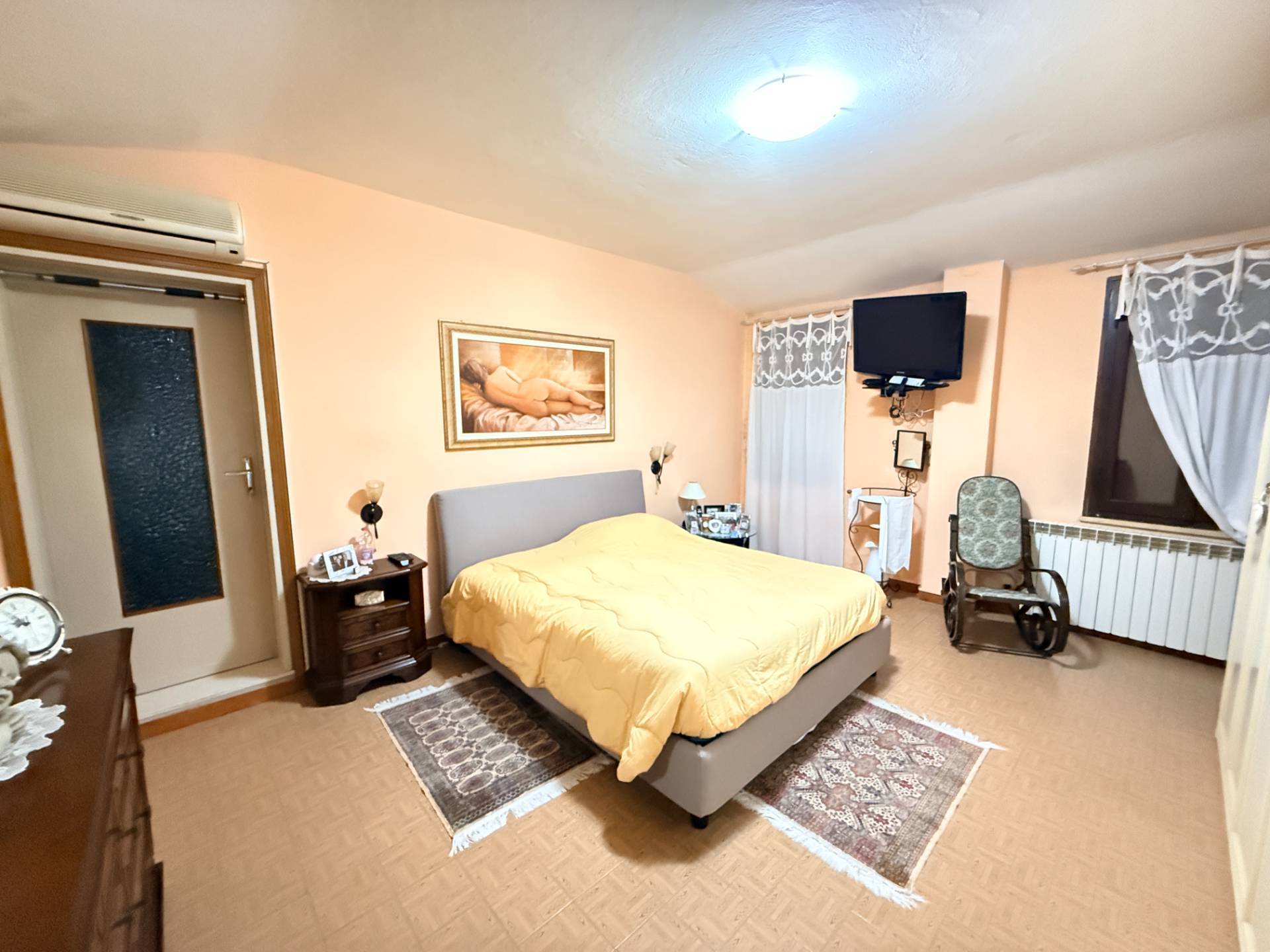 Villa Singola suddivisa in 2 Unit in vendita a Poggio Rusco