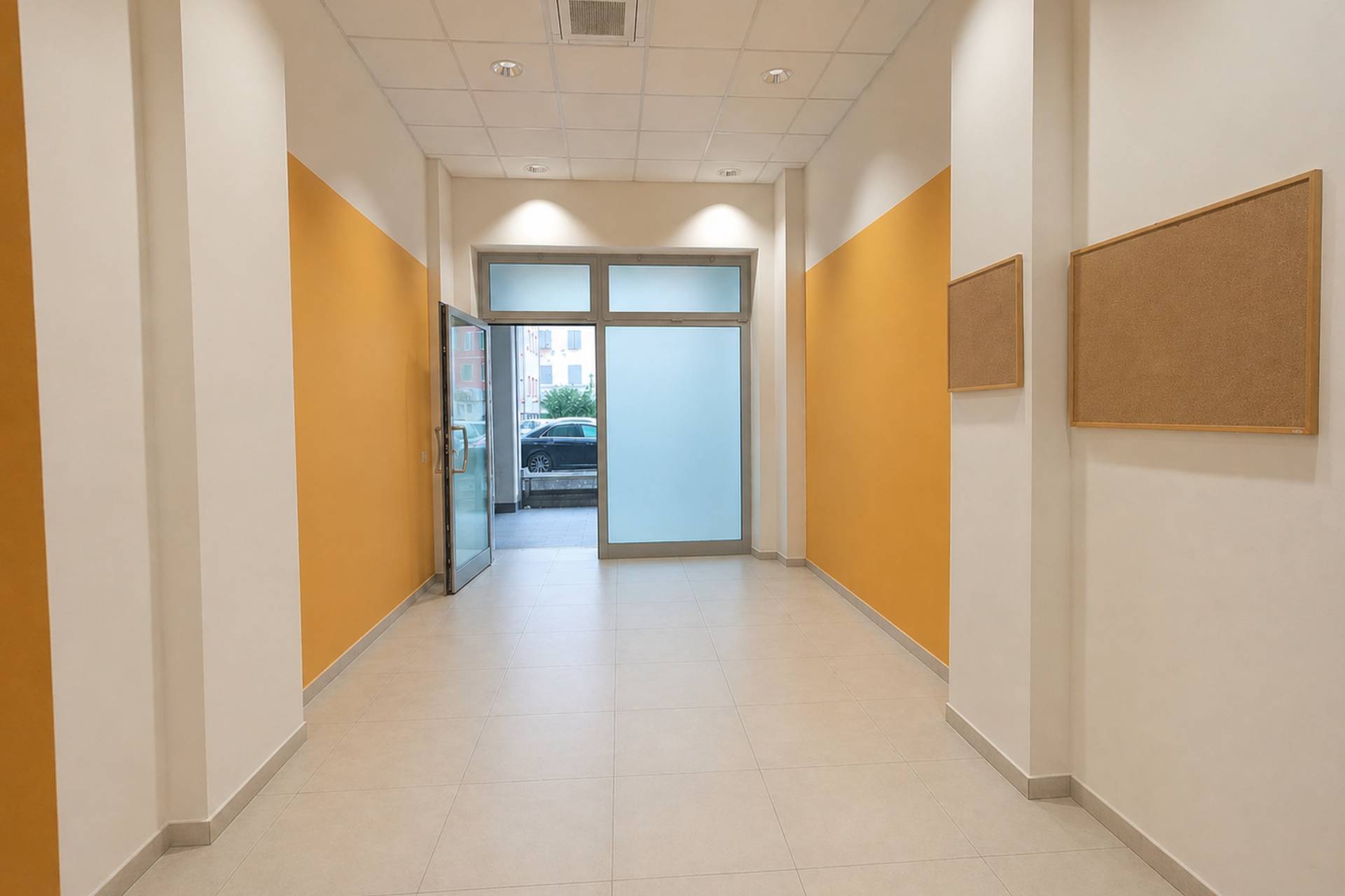 Negozio in affitto a Mirandola