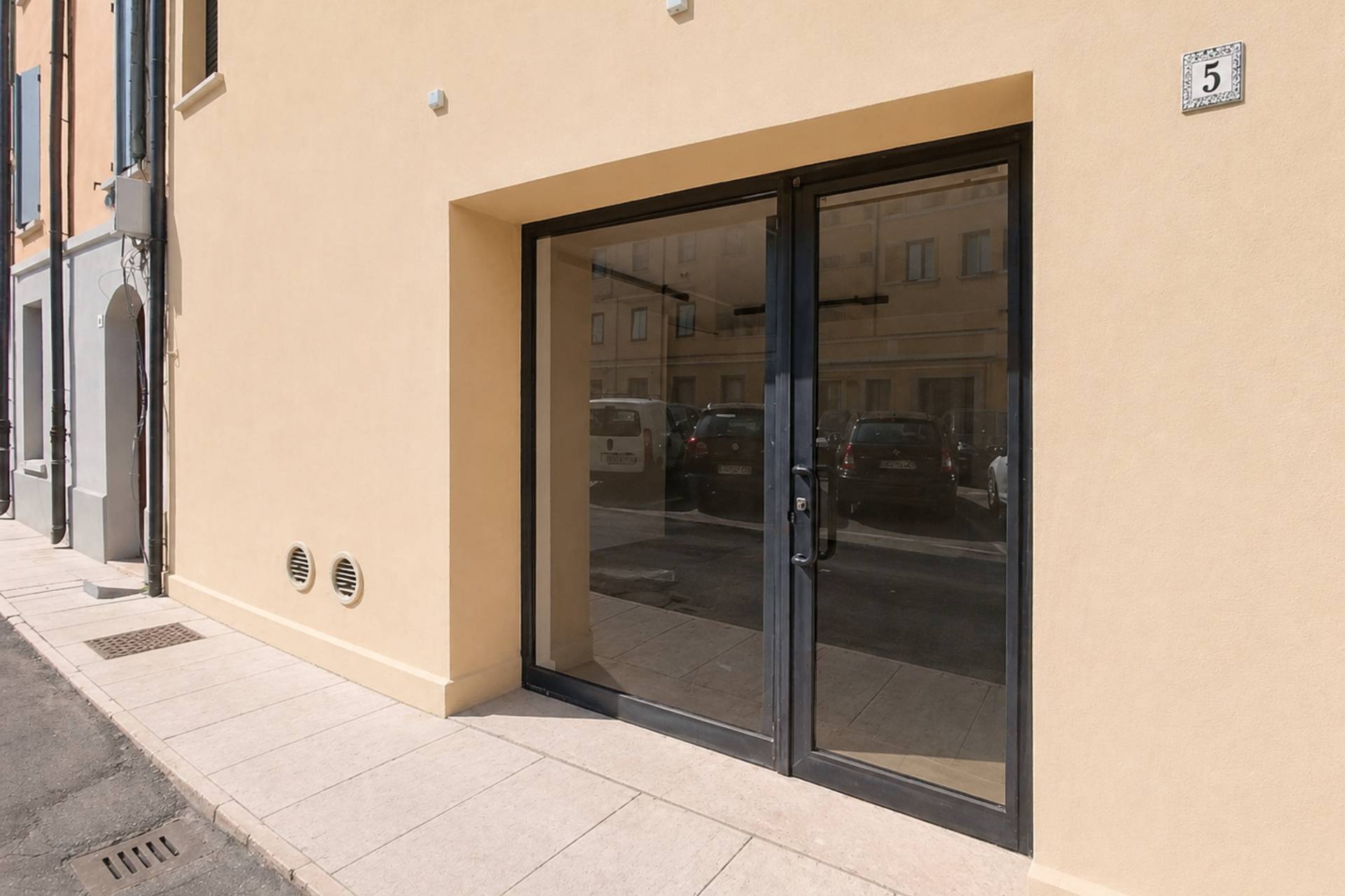 Negozio in affitto a Mirandola