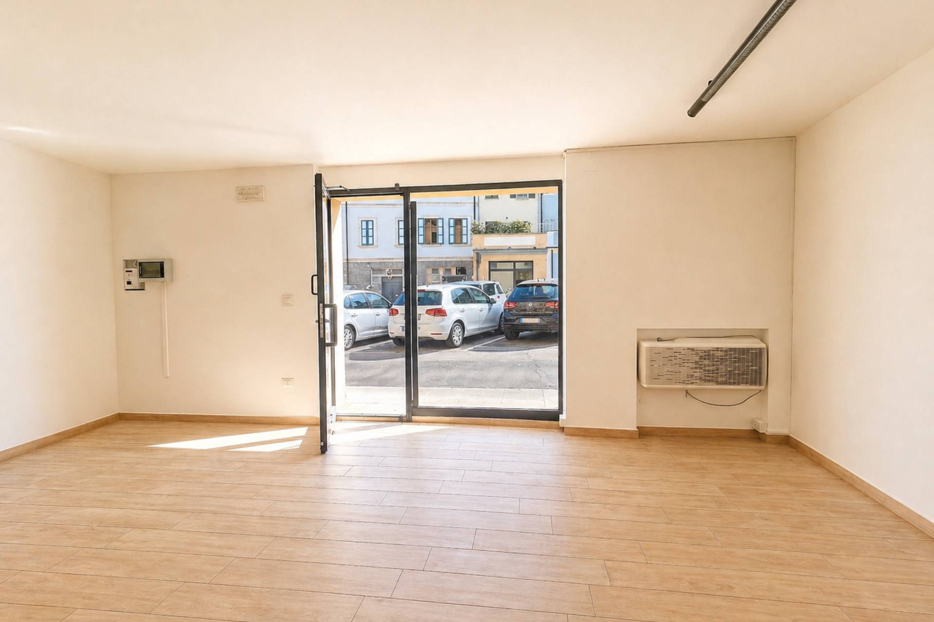 Negozio in affitto a Mirandola