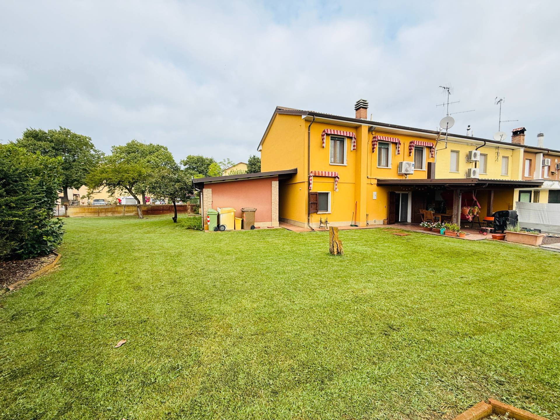 Villa di Testa in vendita a Poggio Rusco