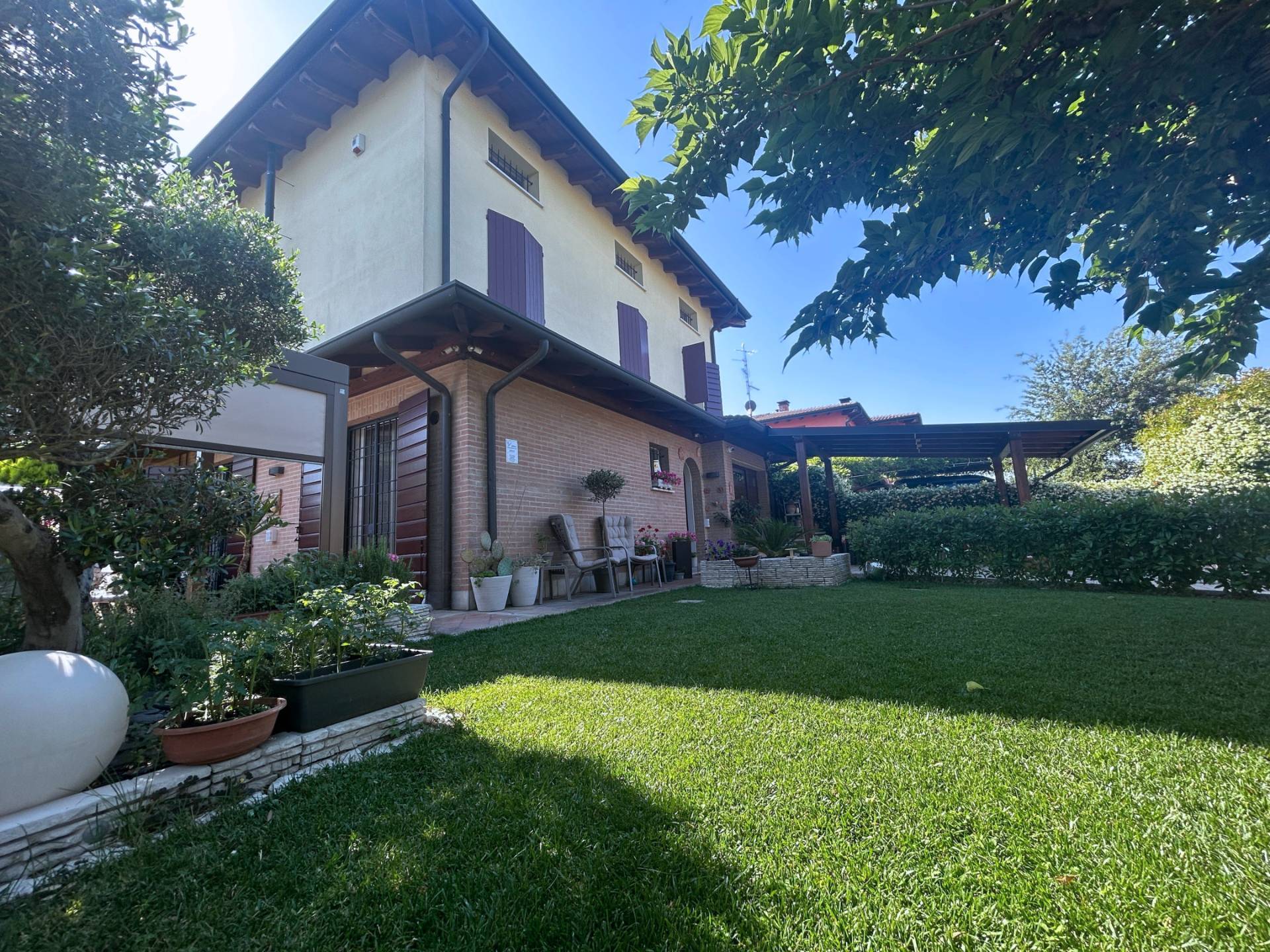 Villa di Testa in vendita a Mirandola