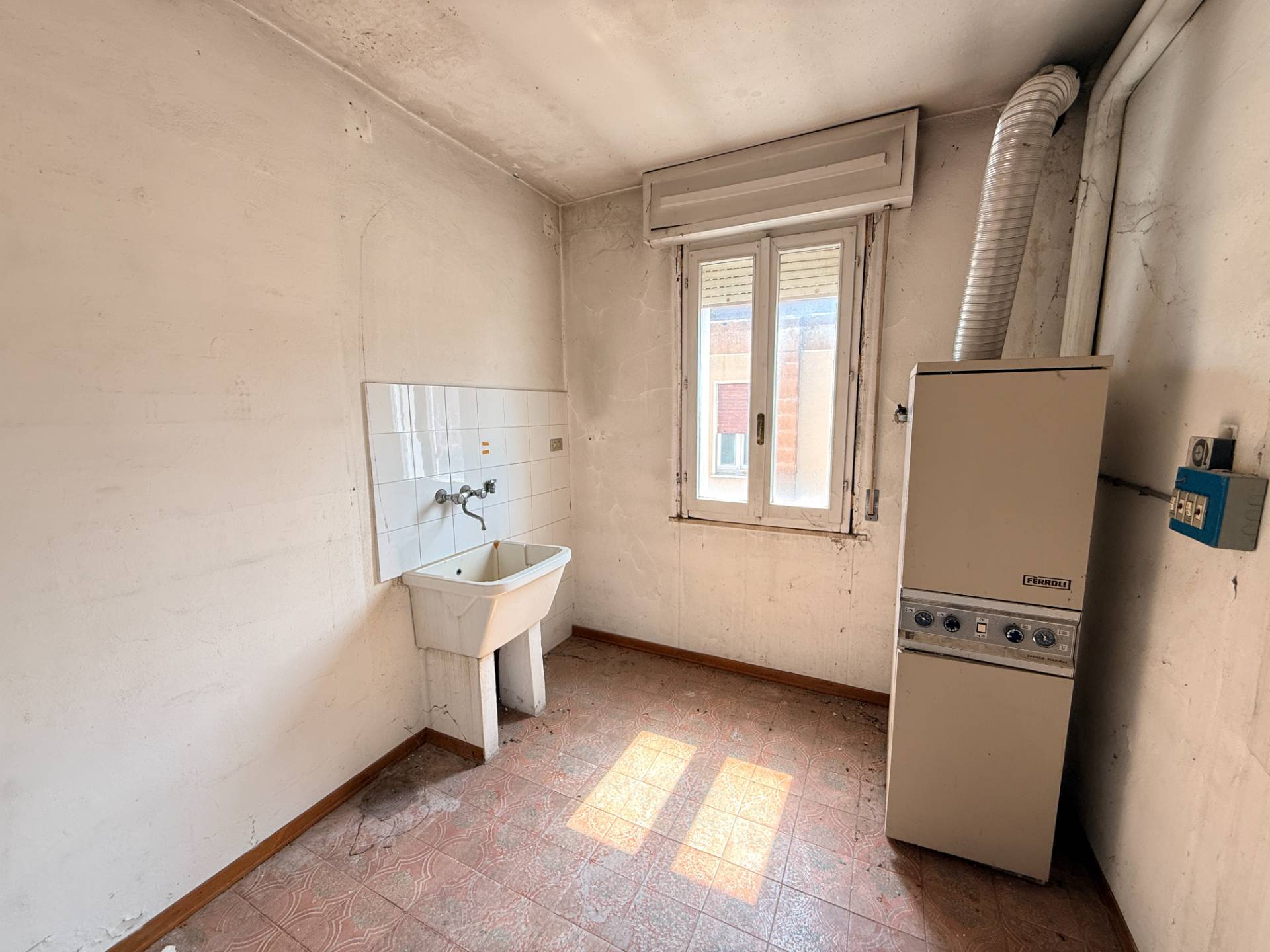 Casa Indipendente suddivisa in 2 appartamenti ed 1 magazzino in vendita a Borgo Mantovano