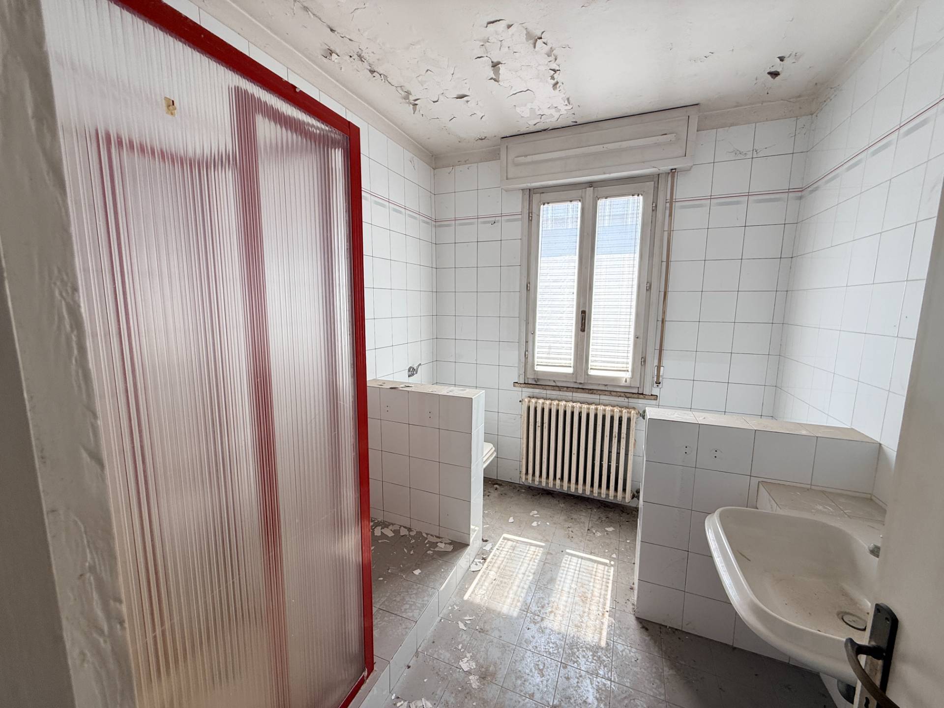 Casa Indipendente suddivisa in 2 appartamenti ed 1 magazzino in vendita a Borgo Mantovano