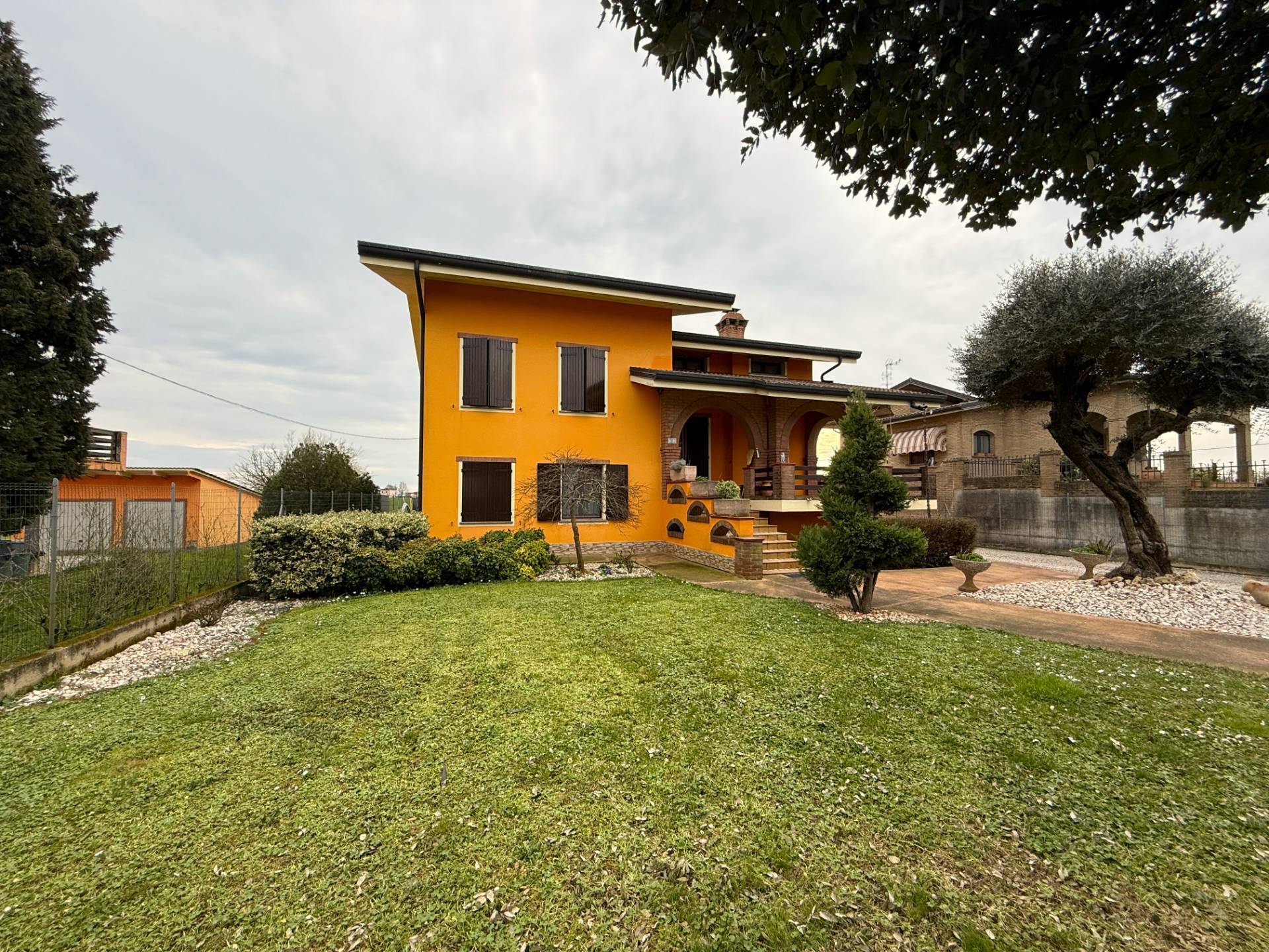 Villa Singola in vendita a Bondeno, Pilastri