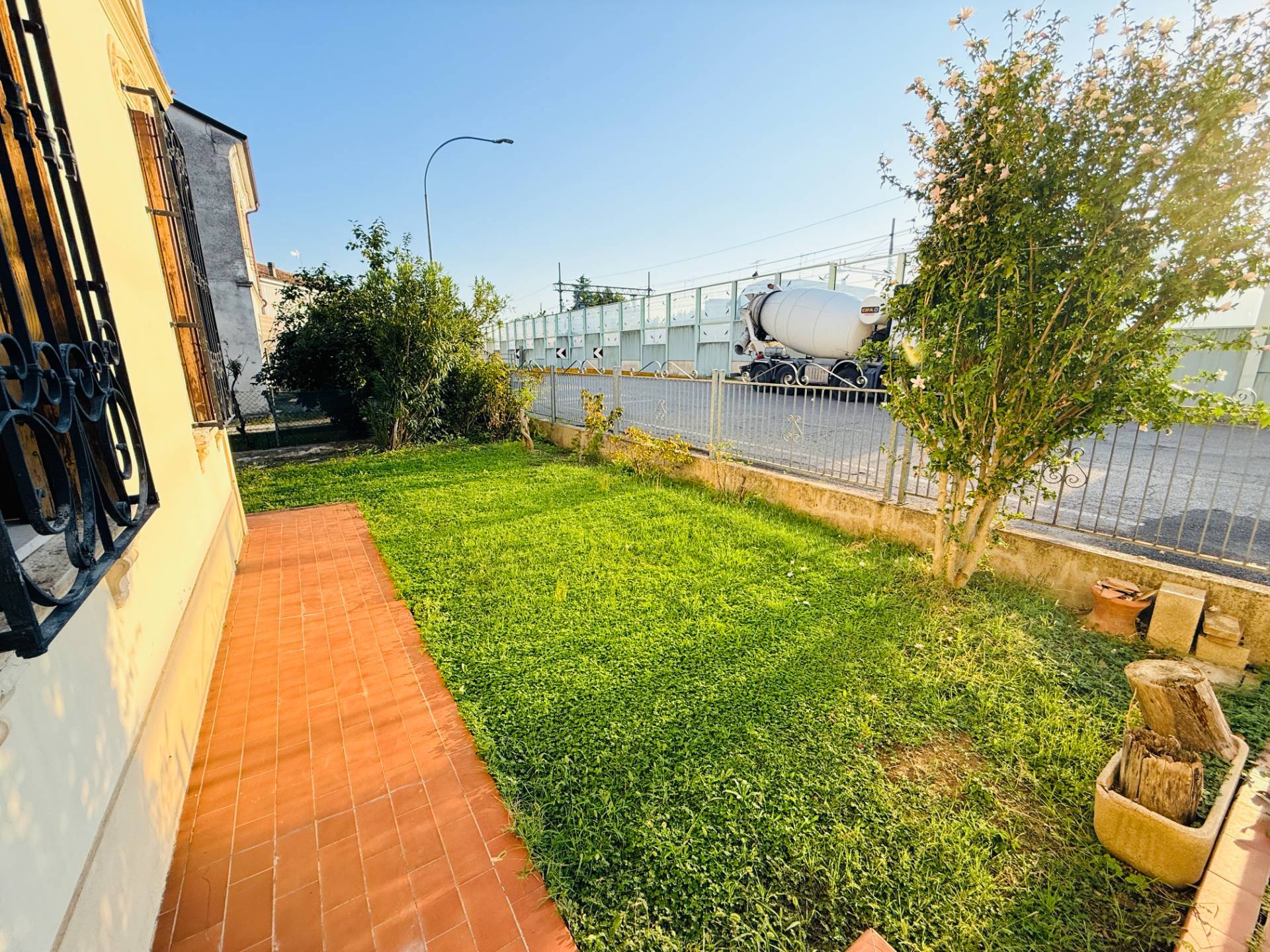 Appartamento con Ingresso Indipendente e Giardino Privato in vendita a Poggio Rusco