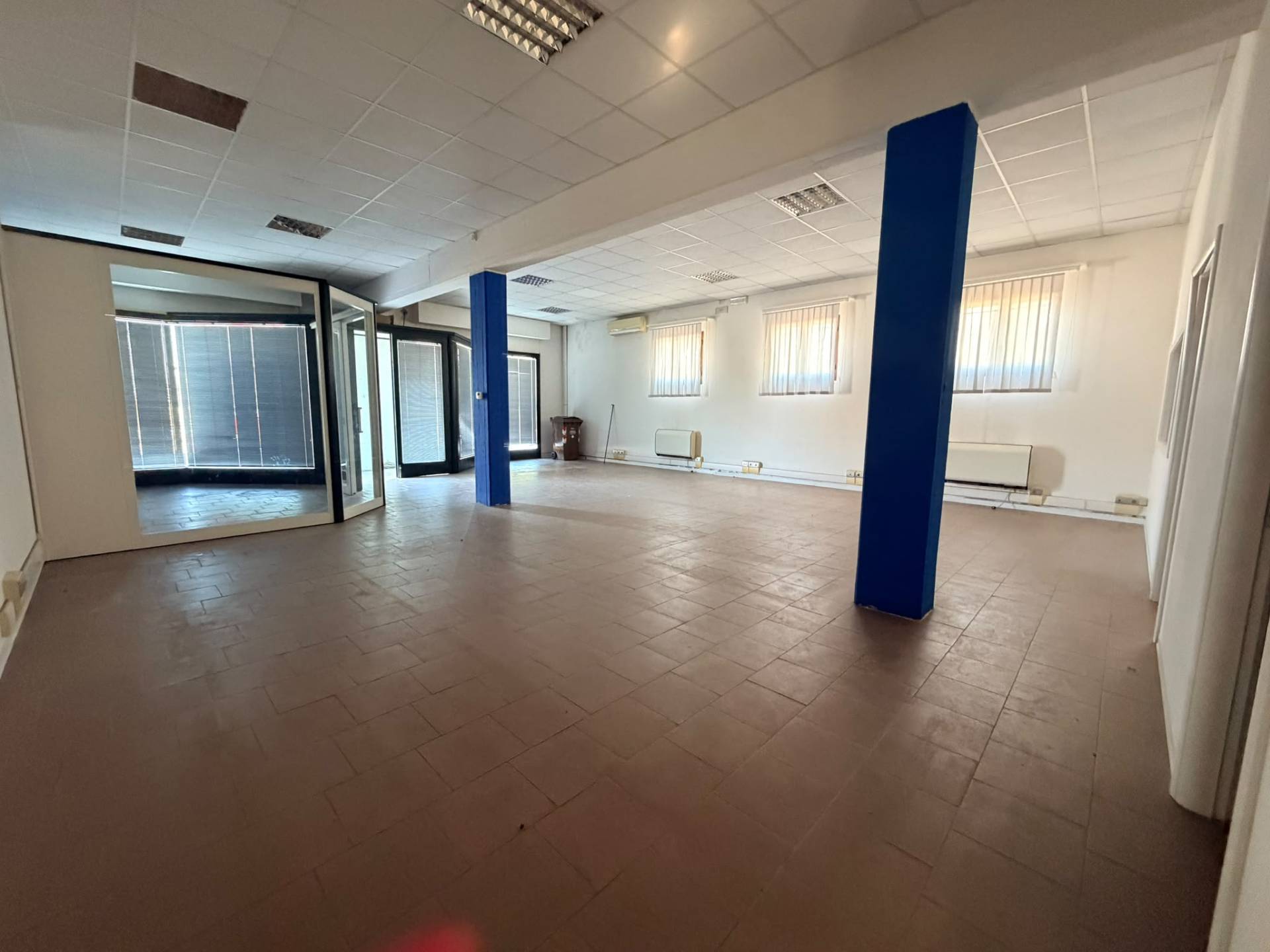 Locale commerciale in affitto a Borgo Mantovano