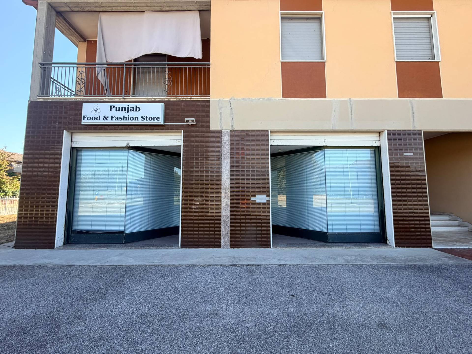 Locale commerciale in affitto a Borgo Mantovano