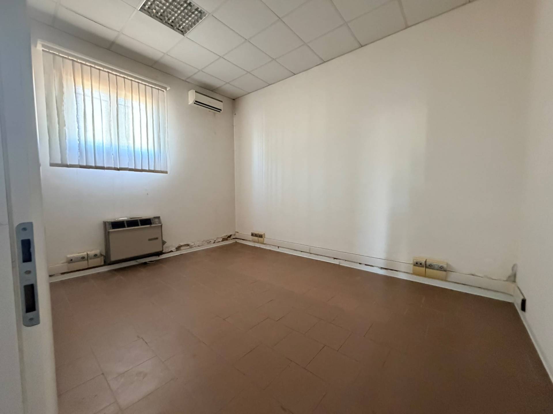 Locale commerciale in affitto a Borgo Mantovano