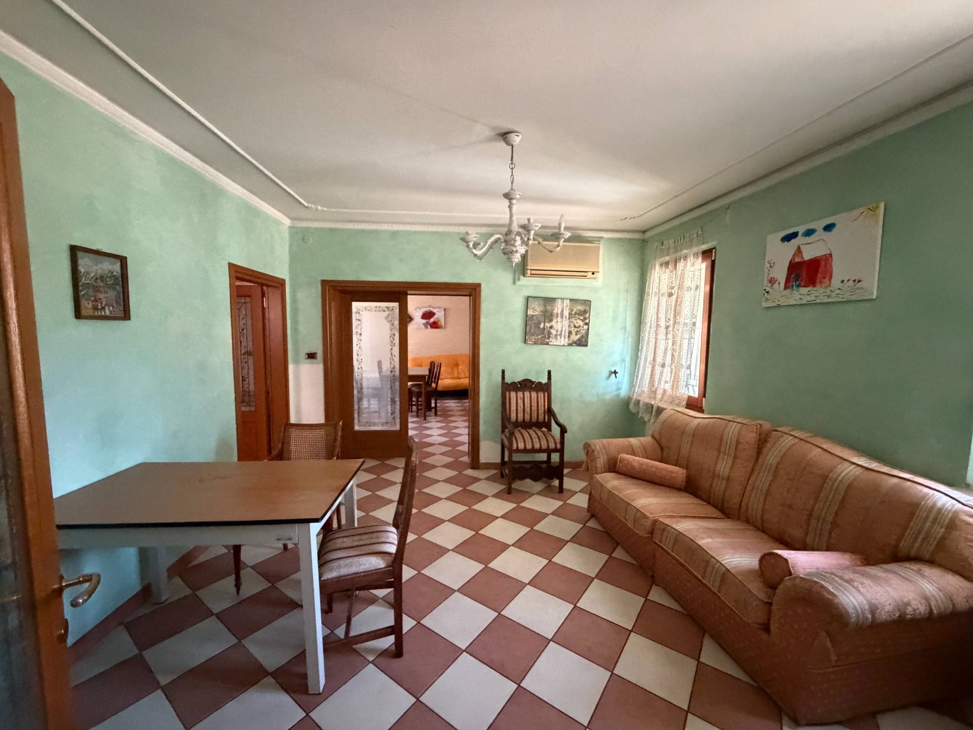 Villa Singola suddivisa in 2 Unit in vendita a Ostiglia