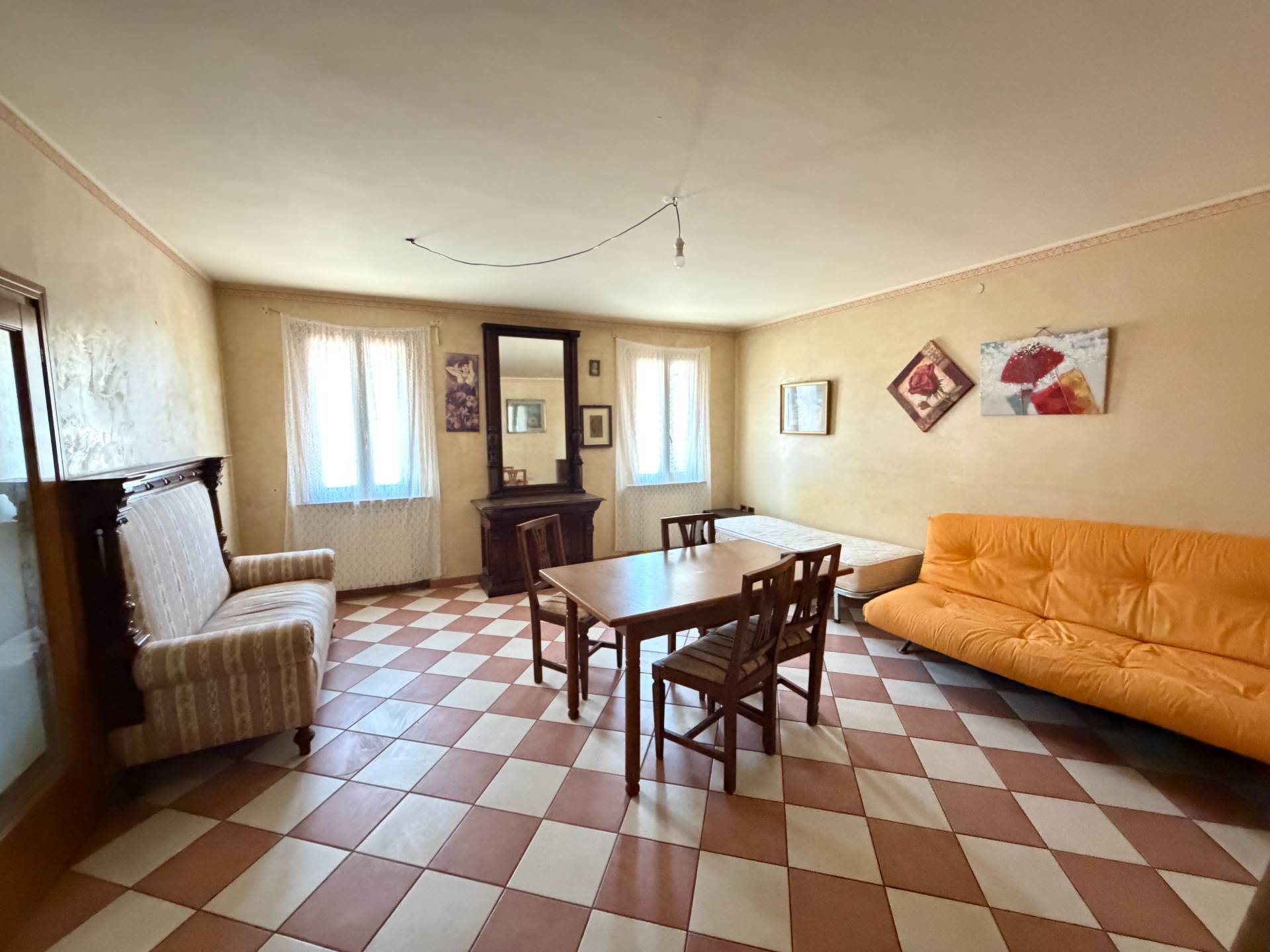 Villa Singola suddivisa in 2 Unit in vendita a Ostiglia