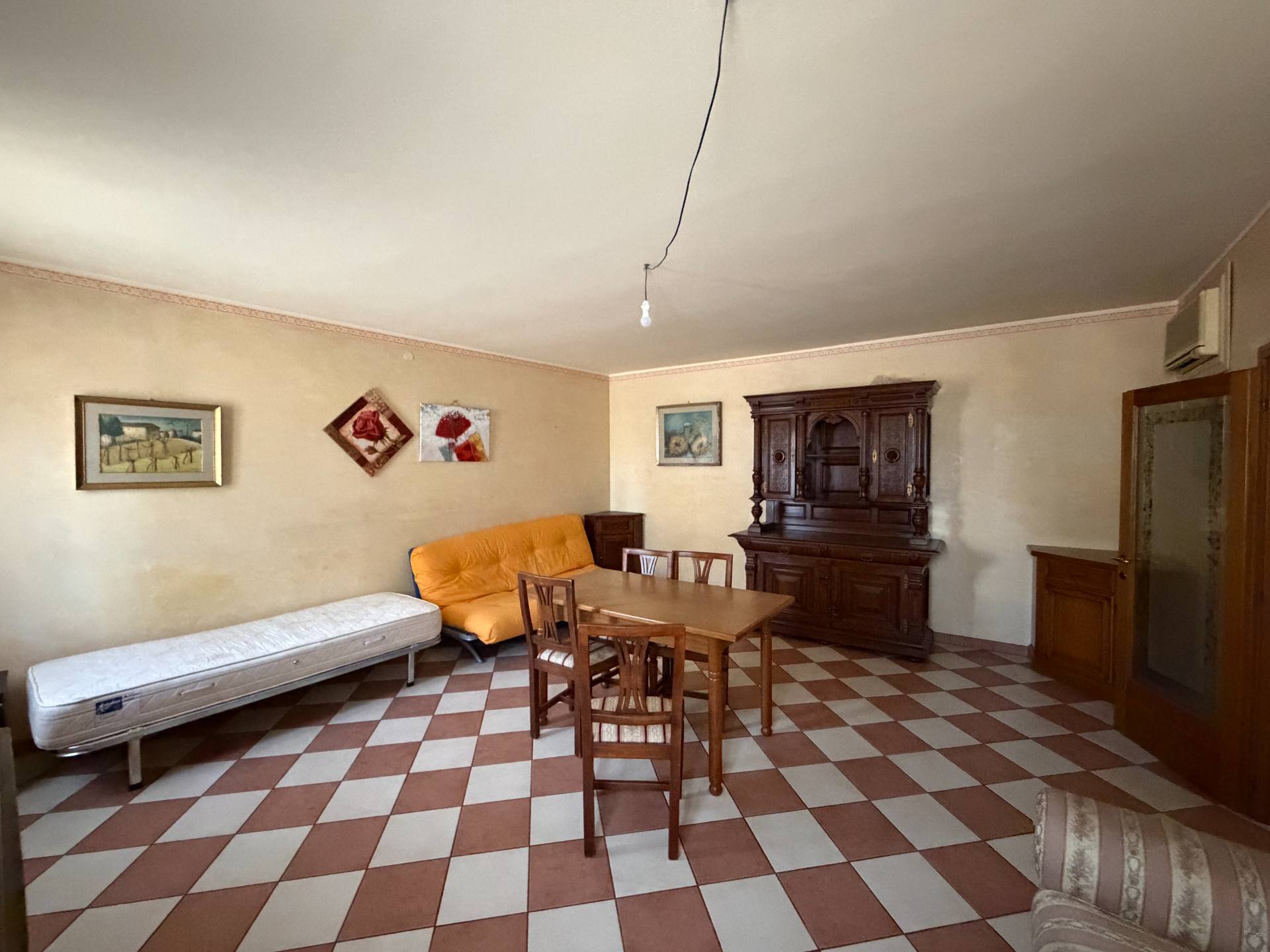 Villa Singola suddivisa in 2 Unit in vendita a Ostiglia