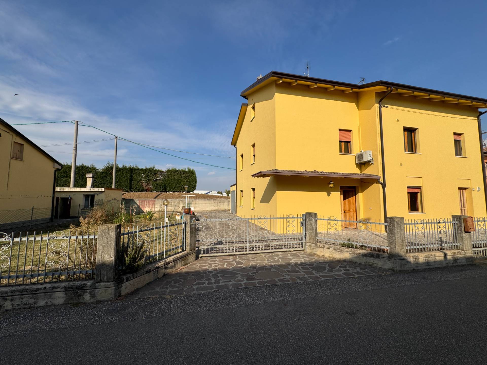 Appartamento su 2 livelli con Giardino Privato in vendita a Finale Emilia