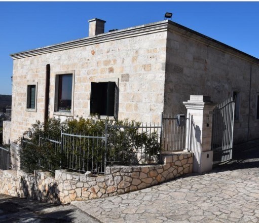 Casa indipendente con giardino in sp2 95, Fasano