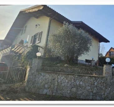 Villa con giardino in via trucco di brione 10, Val della Torre