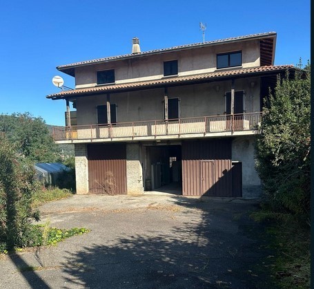 Villa con giardino in via d. andreani 33, Valganna