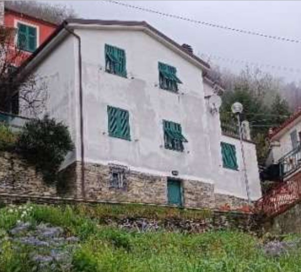 Villa con giardino in via oneto 40, San Colombano Certenoli