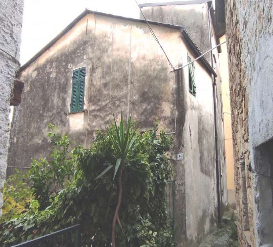 Casa indipendente con terrazzo in via degli orti 44, Imperia