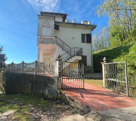 Appartamento con giardino in via alle scuole di san biagio 10, Genova