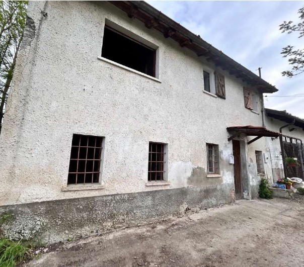 Casa indipendente da ristrutturare in via vecchia di valenza 5, Sale