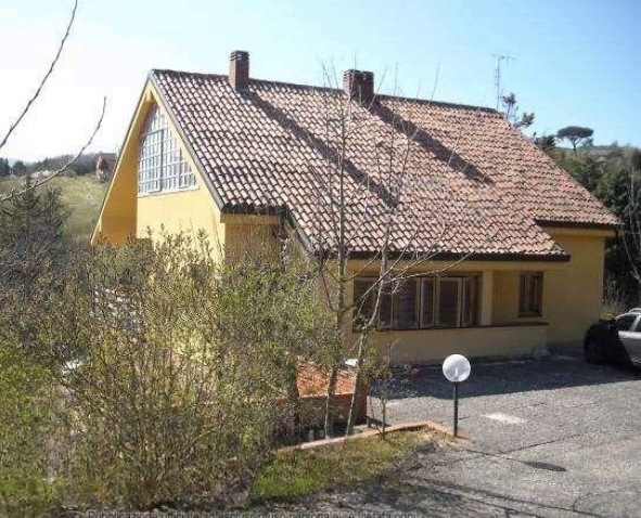 Villa con giardino in contrada poggio tre galli 82, Potenza