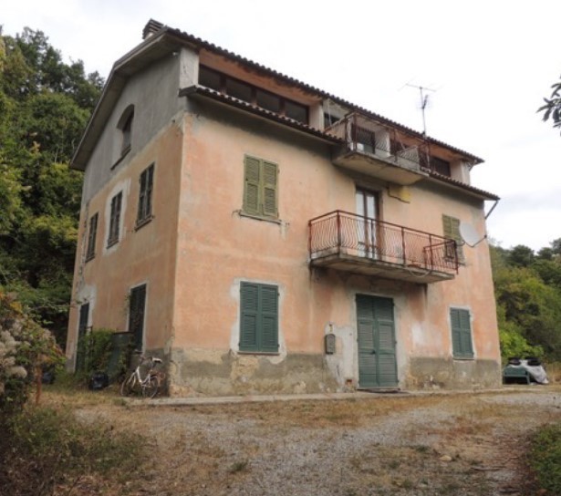 Casa indipendente con giardino in localit chioso 3, Carro