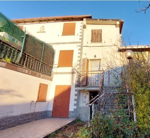 Casa indipendente con giardino in via brigata balilla 5, Montoggio