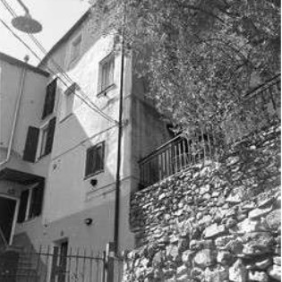 Casa indipendente con giardino in via don aldo zerbone 9, Imperia