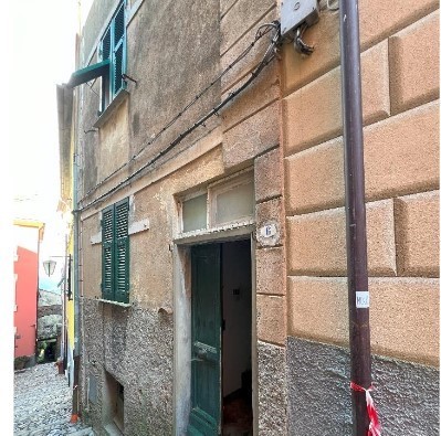 Casa indipendente da ristrutturare in via alla chiesa 6, Castiglione Chiavarese