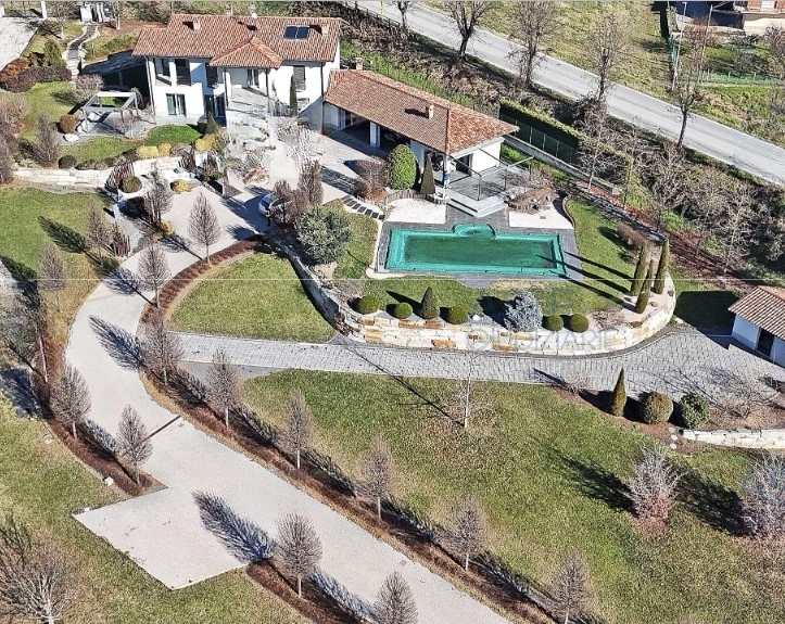 Villa con giardino in localita tarditi sottani 4, Novello