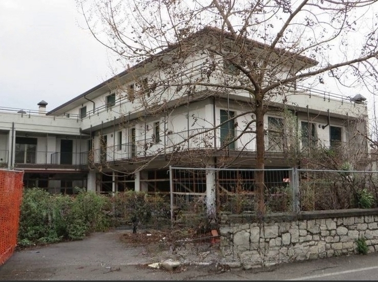 Casa indipendente con terrazzi in viale sant'anna 5, Verbania