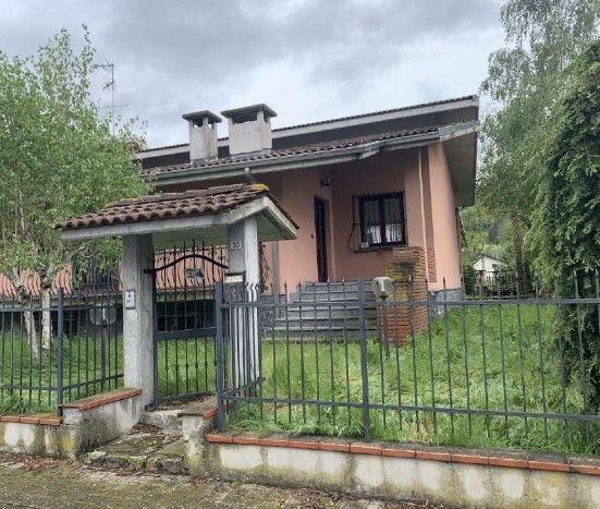 Villa con giardino in via carlo alberto dalla chiesa 22, Monastero Bormida