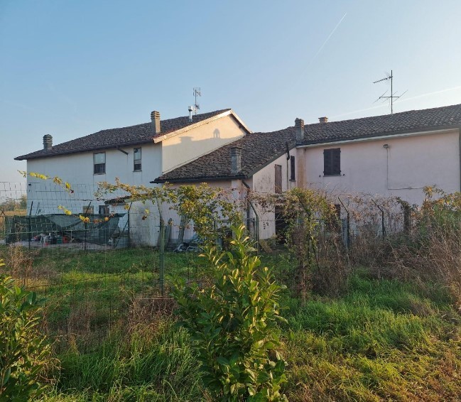 Casa indipendente da ristrutturare in strada comunale cerca 14, Tortona