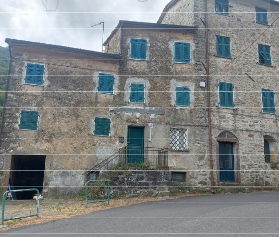 Casa indipendente da ristrutturare in via maestra 33, Ricc del Golfo di Spezia