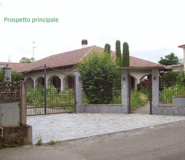 Villa con giardino in via mugarone 16, Bassignana