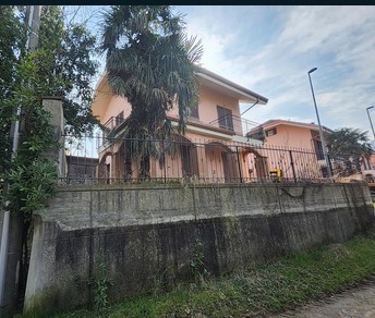 Villa con giardino in strada dei comuni 22, Caselette