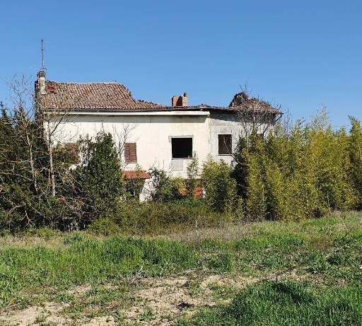 Villa da ristrutturare in via guazzora 20, Sale