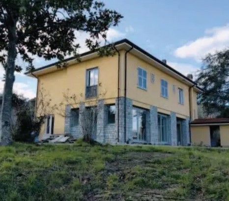Villa con terrazzo in via ii giugno 25, Follo