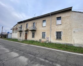 Villa con giardino in via della repubblica 442, Trino