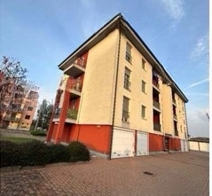 Locale commerciale con terrazzo in via belbo 4, Asti